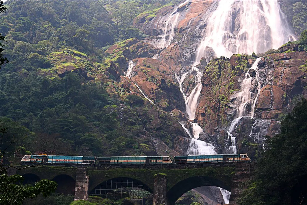 Dudhsagar Railway Bridge Photo Stop